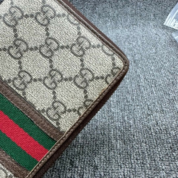 100% Authentic Gucci Leather Wallet - Picture 5 of 16